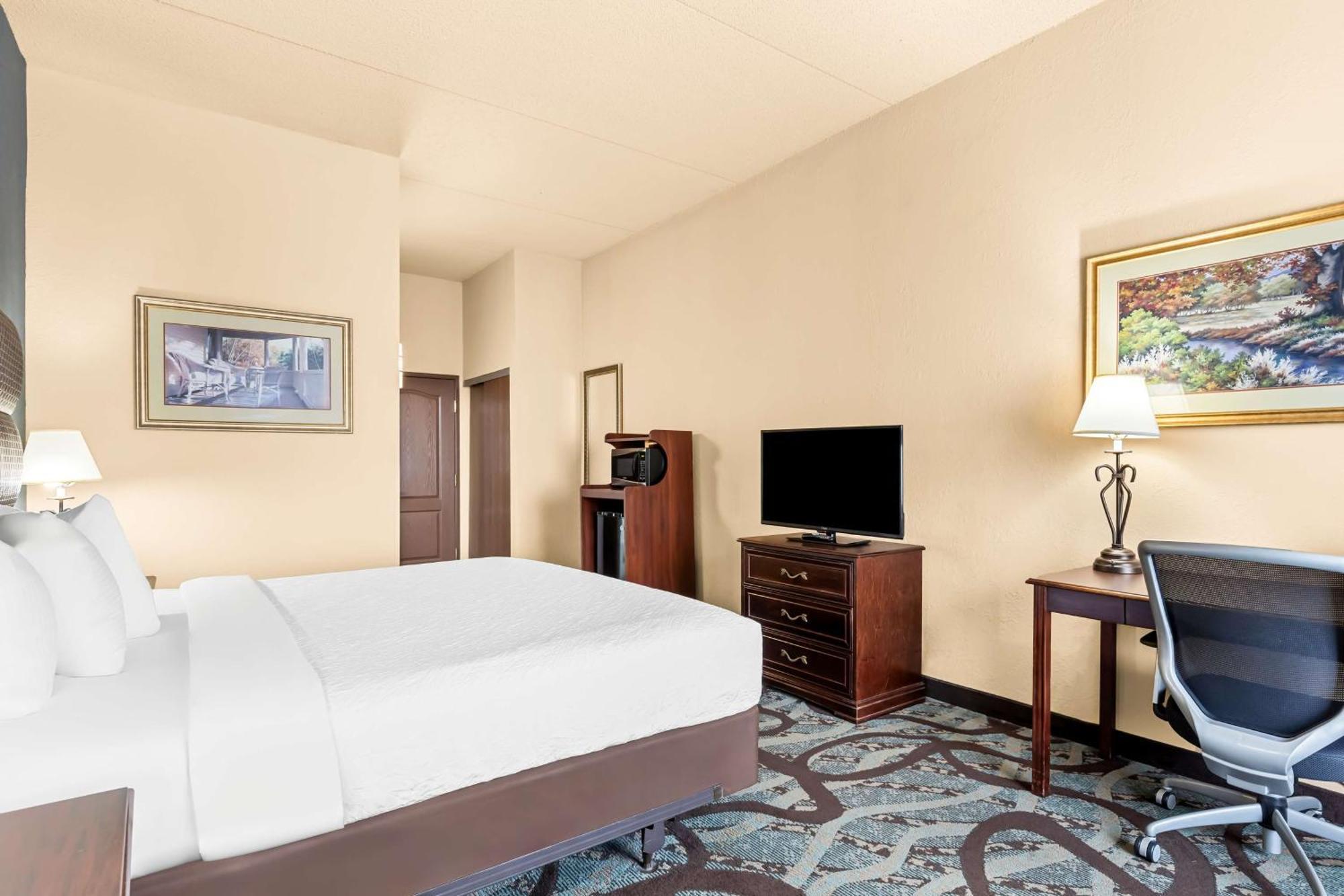Best Western Holiday Manor Newton Exterior photo